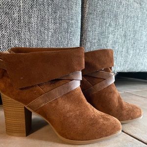 New Directions soft brown booties